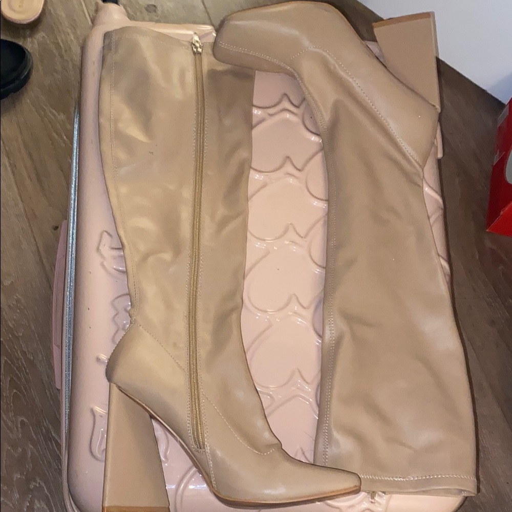 Elegant Tan Knee-High Women's Boots